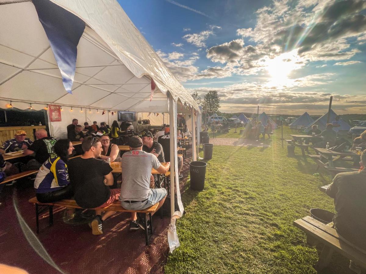 Silverstone Glamping And Pre-Pitched Camping With Intentsgp Ξενοδοχείο Εξωτερικό φωτογραφία